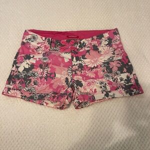 UnionBay pink/gray floral board shorts with front & back pockets. Size 13.